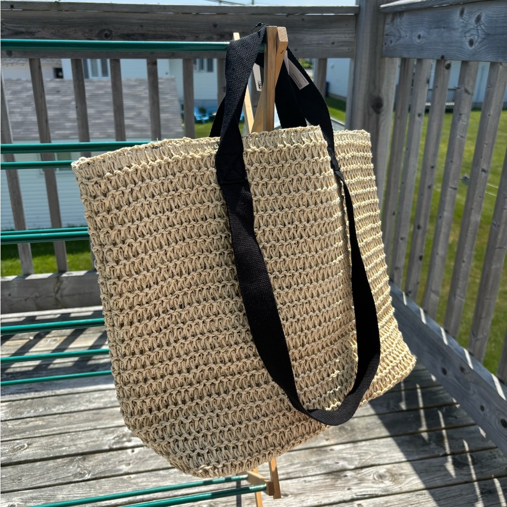 H&M model beach bag